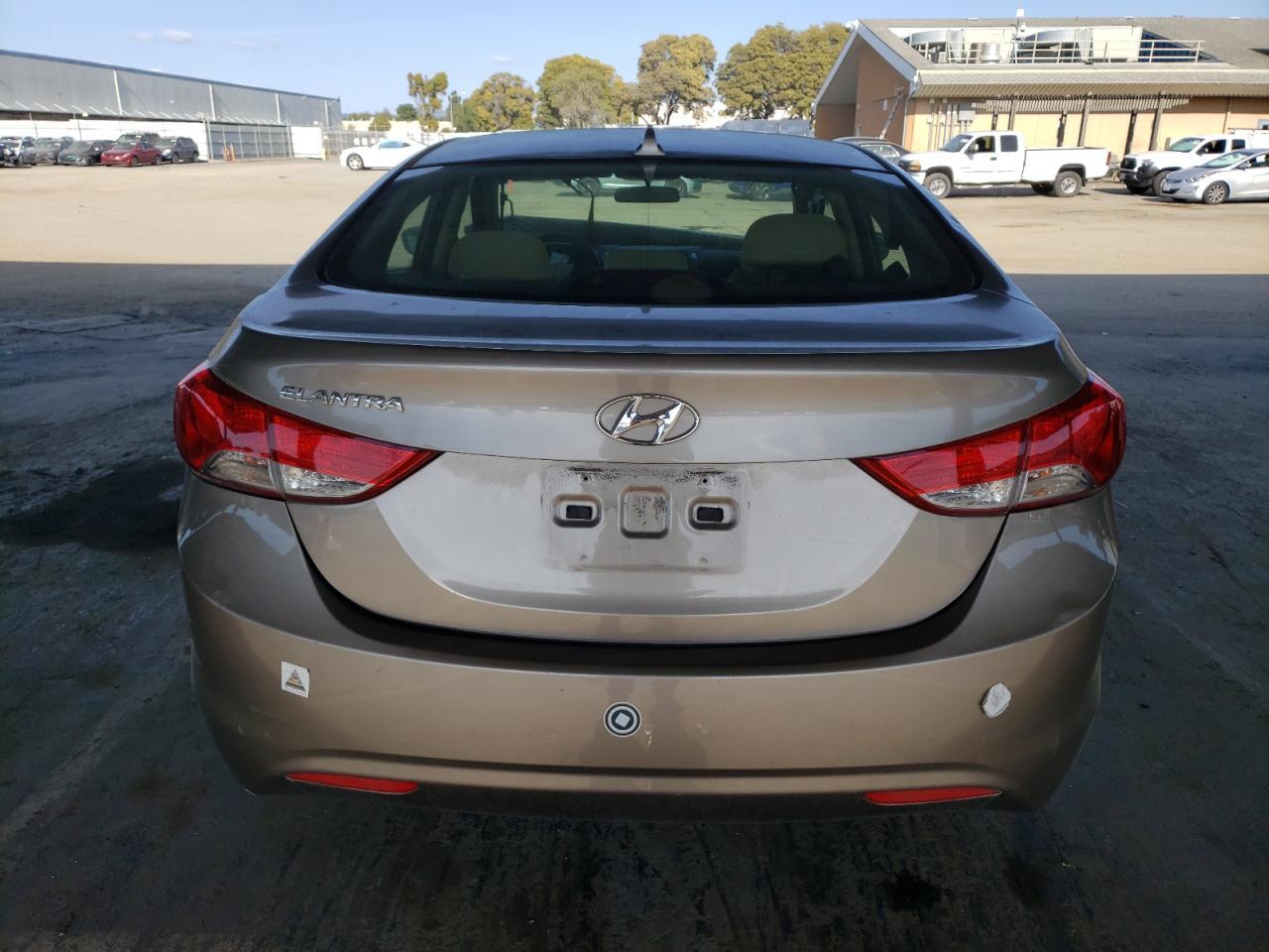 2013 HYUNDAI ELANTRA GL - Фото 6
