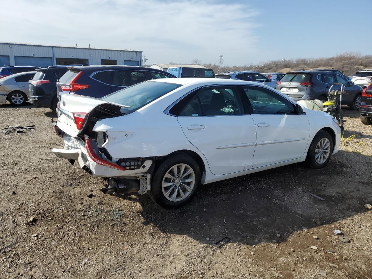 2016 TOYOTA CAMRY LE - Фото 3