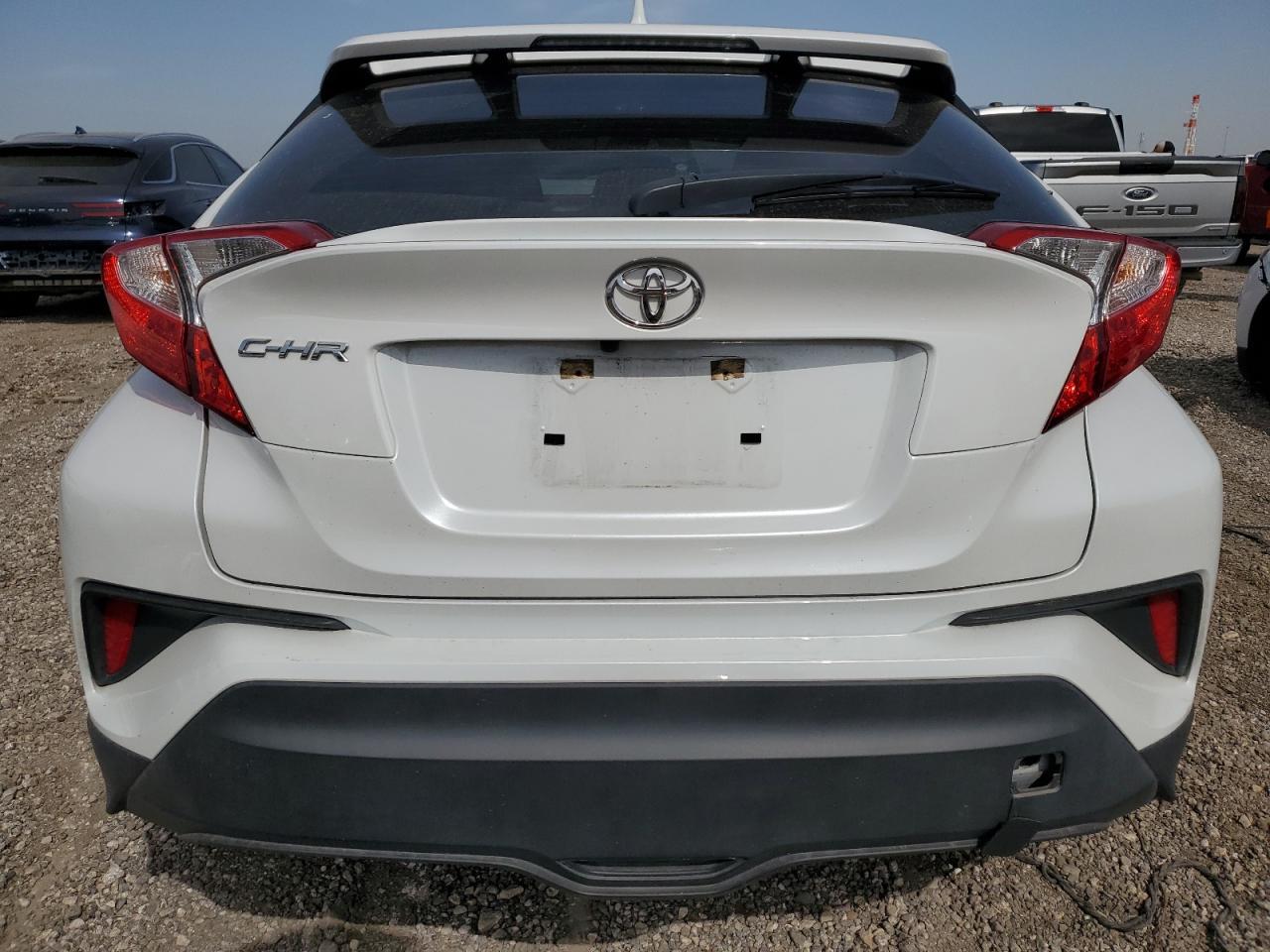 2022 TOYOTA C-HR XLE - Фото 6