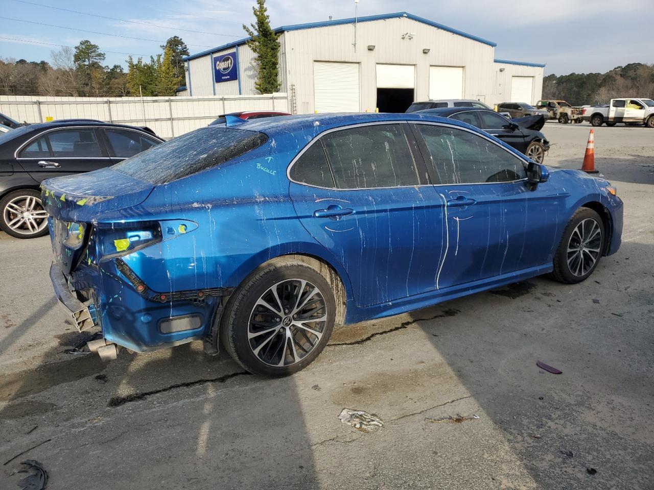 2020 TOYOTA CAMRY SE - Фото 3