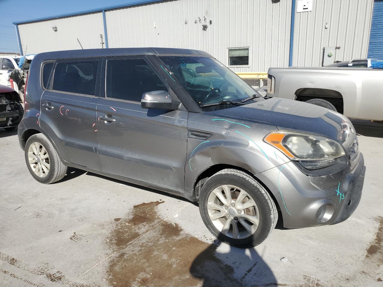 2013 KIA SOUL + - Image 4