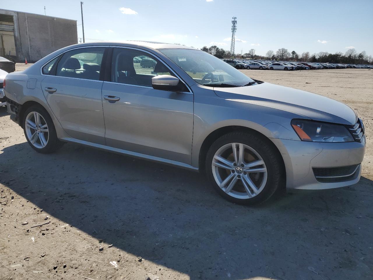 2014 VOLKSWAGEN PASSAT SE - Image 4