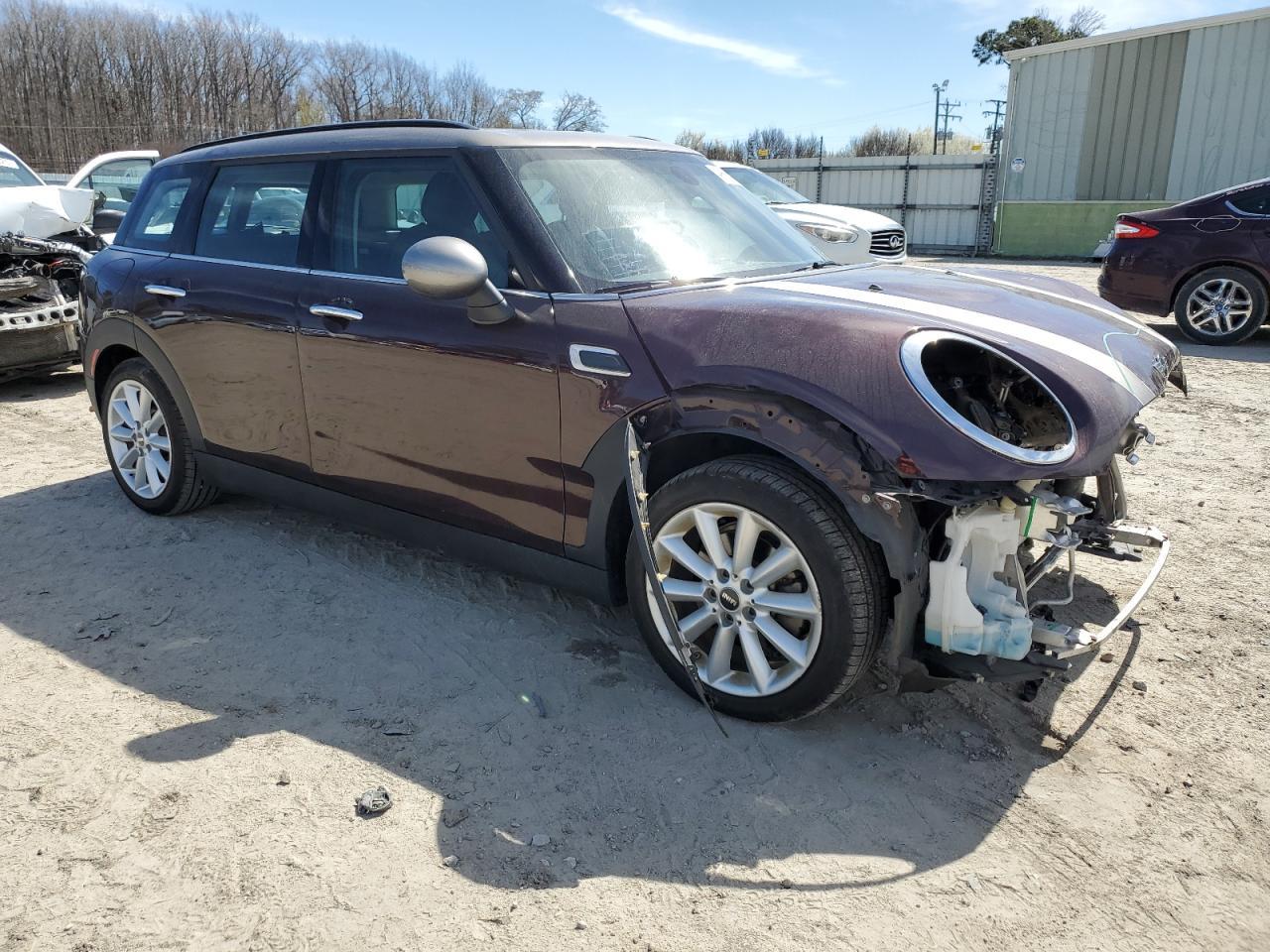 2017 MINI COOPER CLU - Image 4