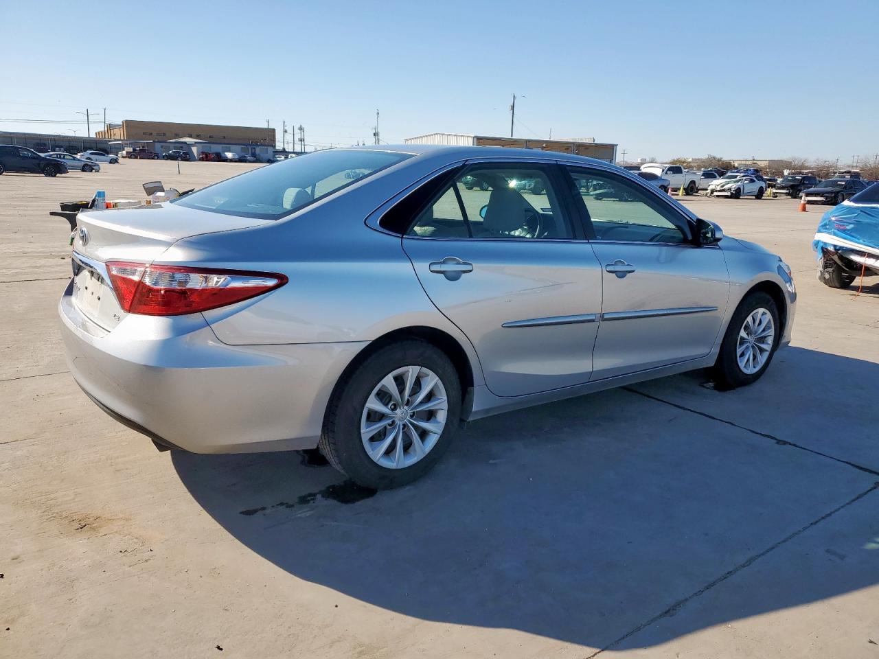 2015 TOYOTA CAMRY LE - Фото 3