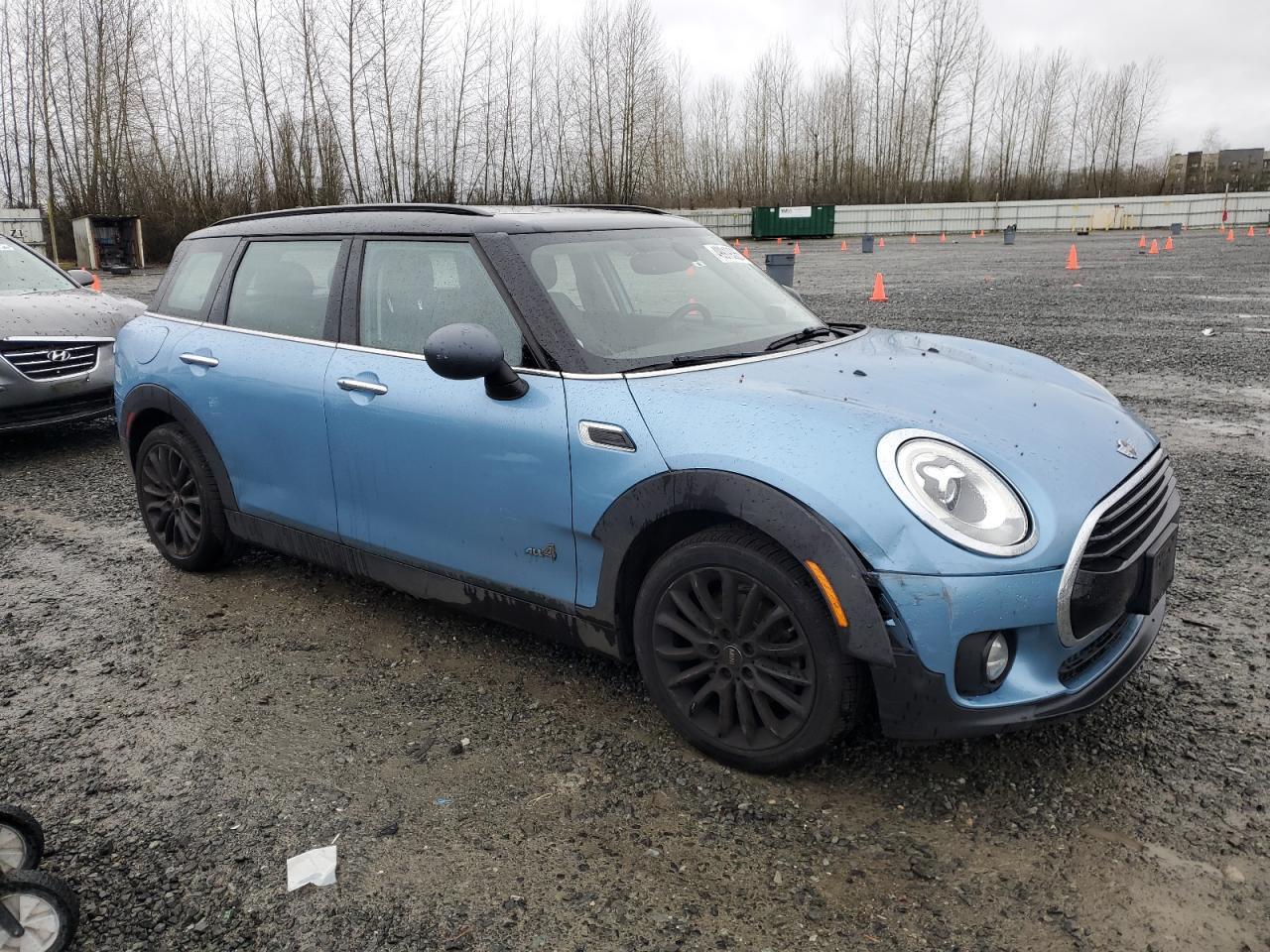 2017 MINI COOPER CLU - Image 4