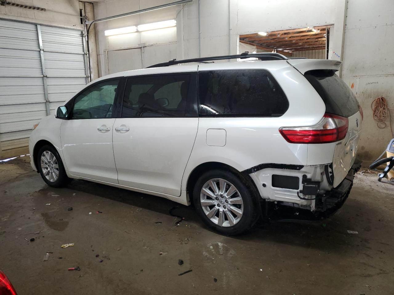 2015 TOYOTA SIENNA XLE - Фото 2