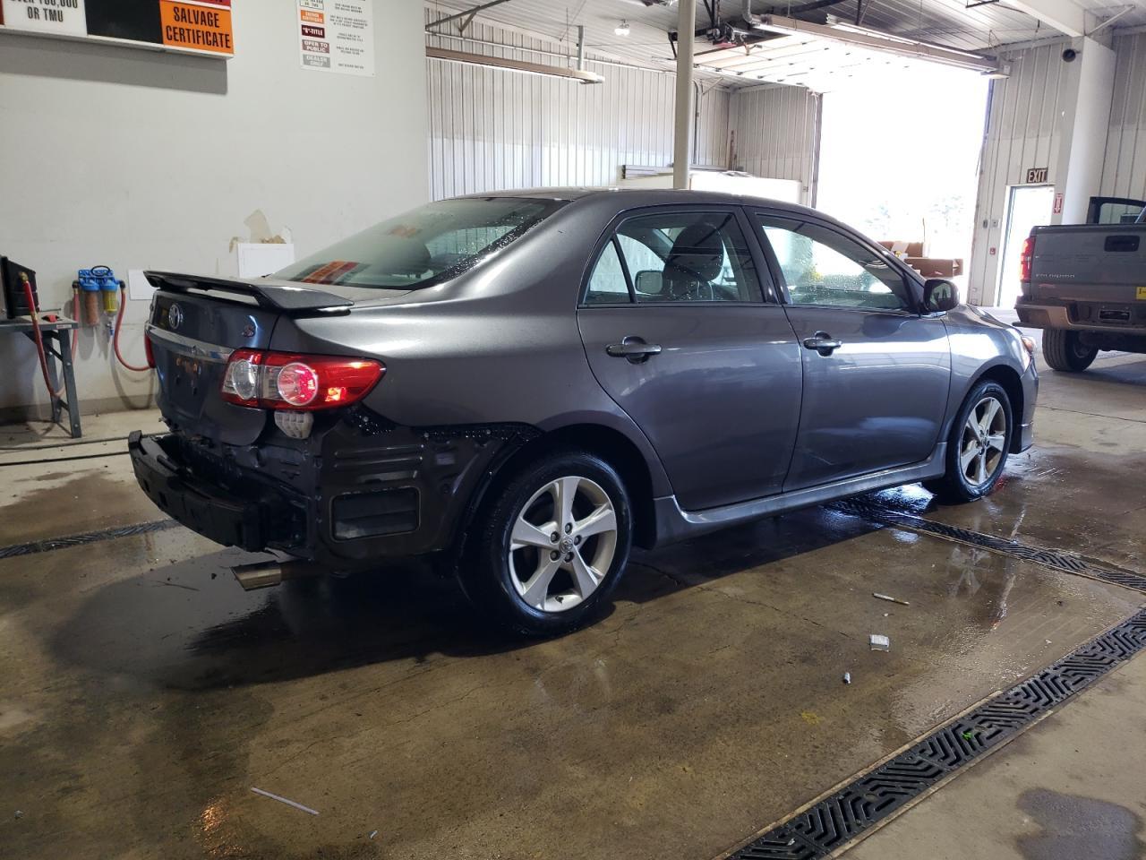 2013 TOYOTA COROLLA BA - Фото 3