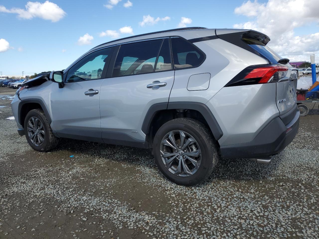 2024 TOYOTA RAV4 XLE P - Фото 2