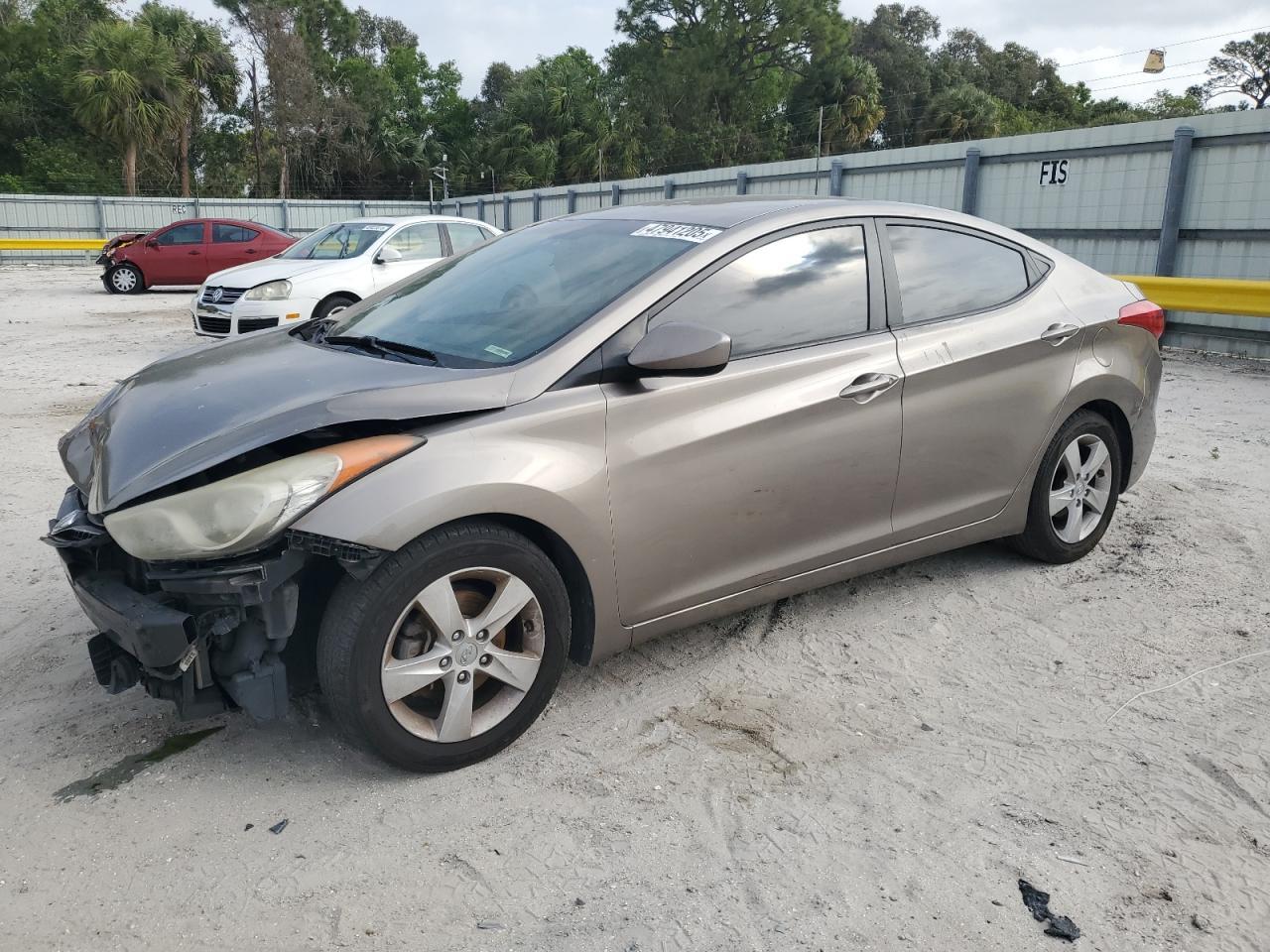 2013 HYUNDAI ELANTRA GL