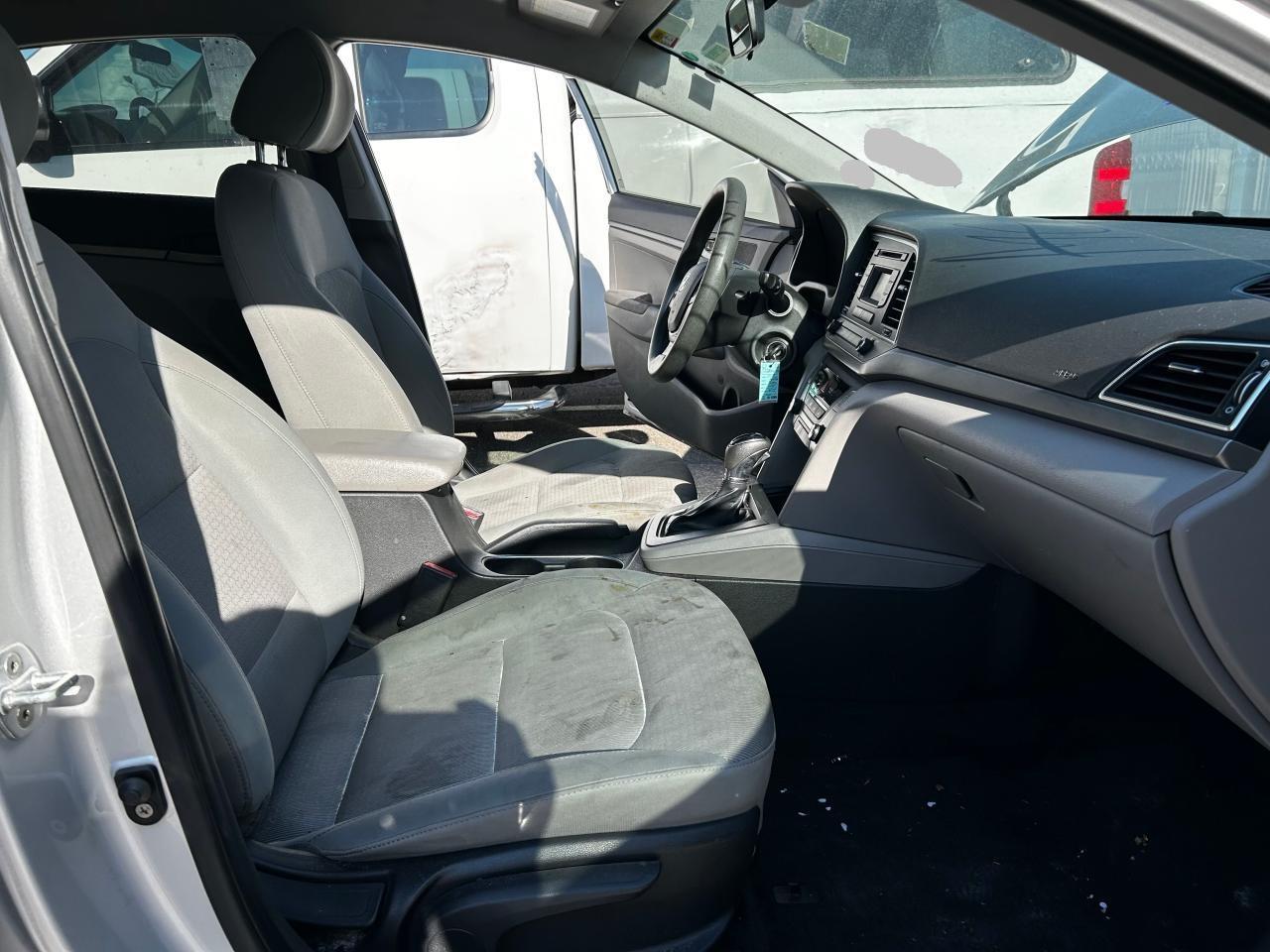 2017 HYUNDAI ELANTRA SE - Image 5