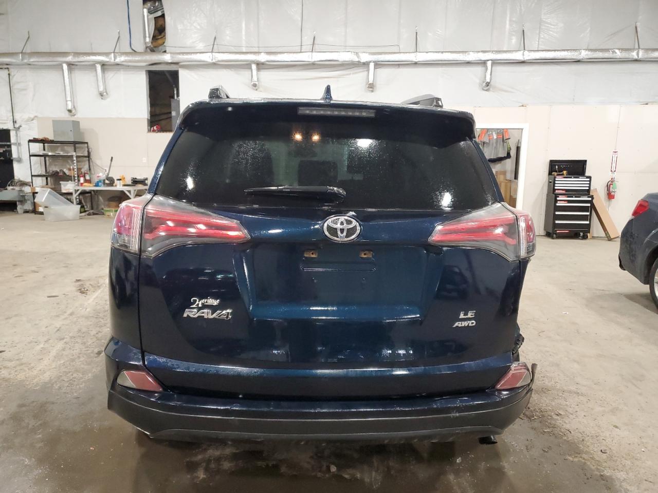 2017 TOYOTA RAV4 LE - Фото 6
