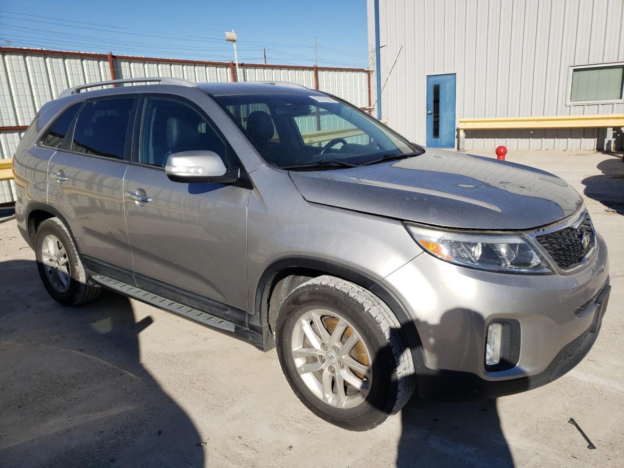 2015 KIA SORENTO LX - Image 4
