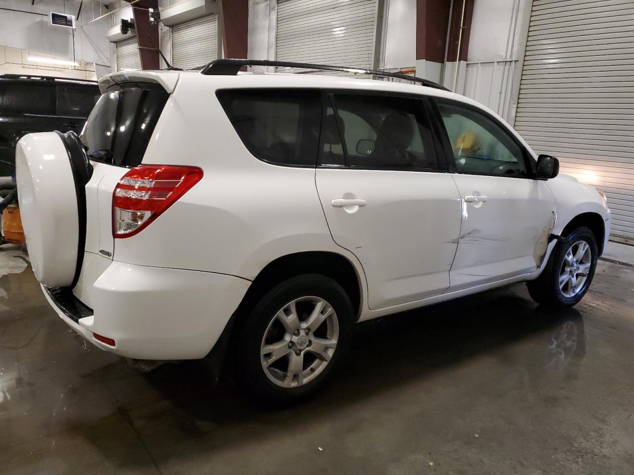 2011 TOYOTA RAV4 - Image 3