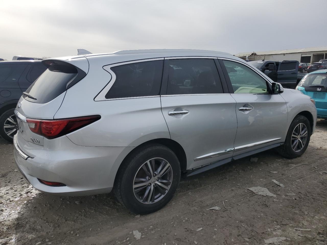 2019 INFINITI QX60 LUXE - Image 3