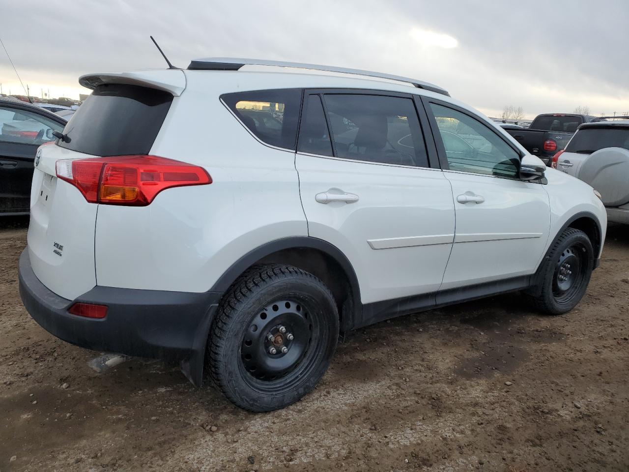 2015 TOYOTA RAV4 XLE - Image 3