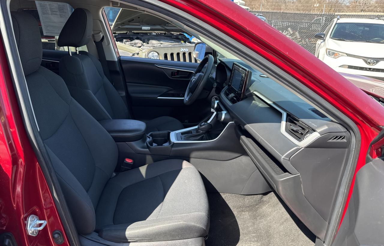 2021 TOYOTA RAV4 LE - Фото 5