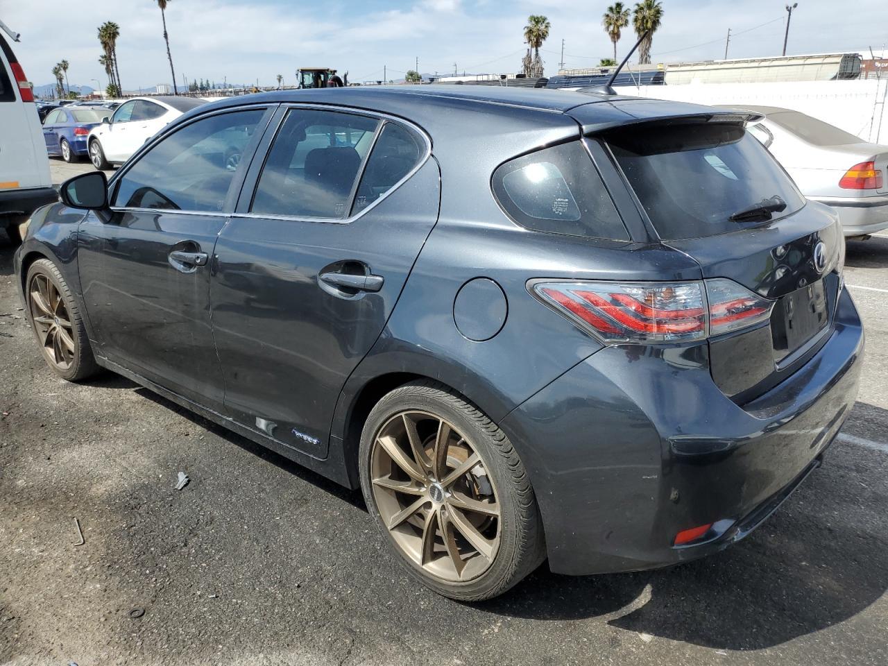 2011 LEXUS CT 200 - Фото 2