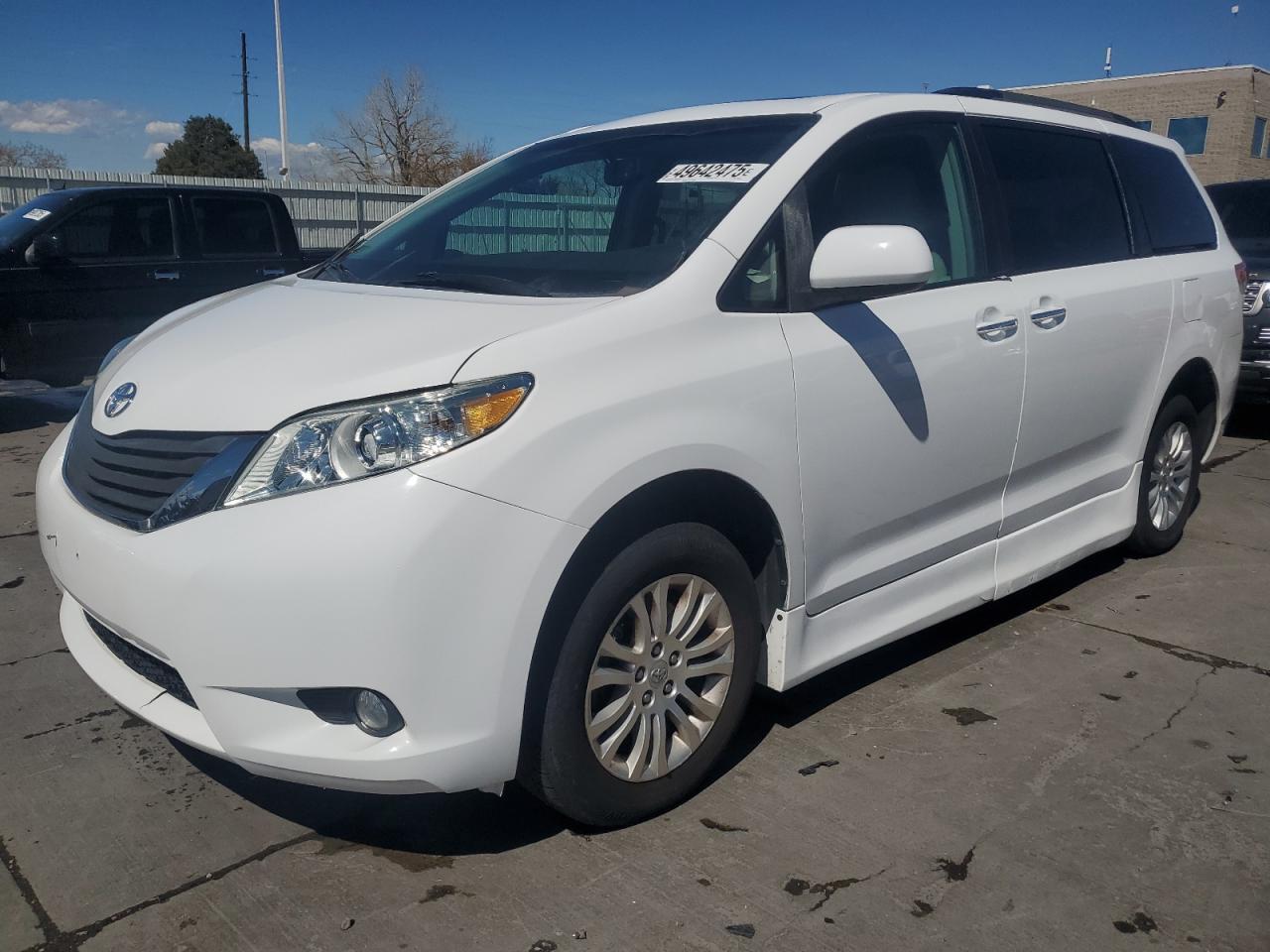 2011 TOYOTA SIENNA XLE