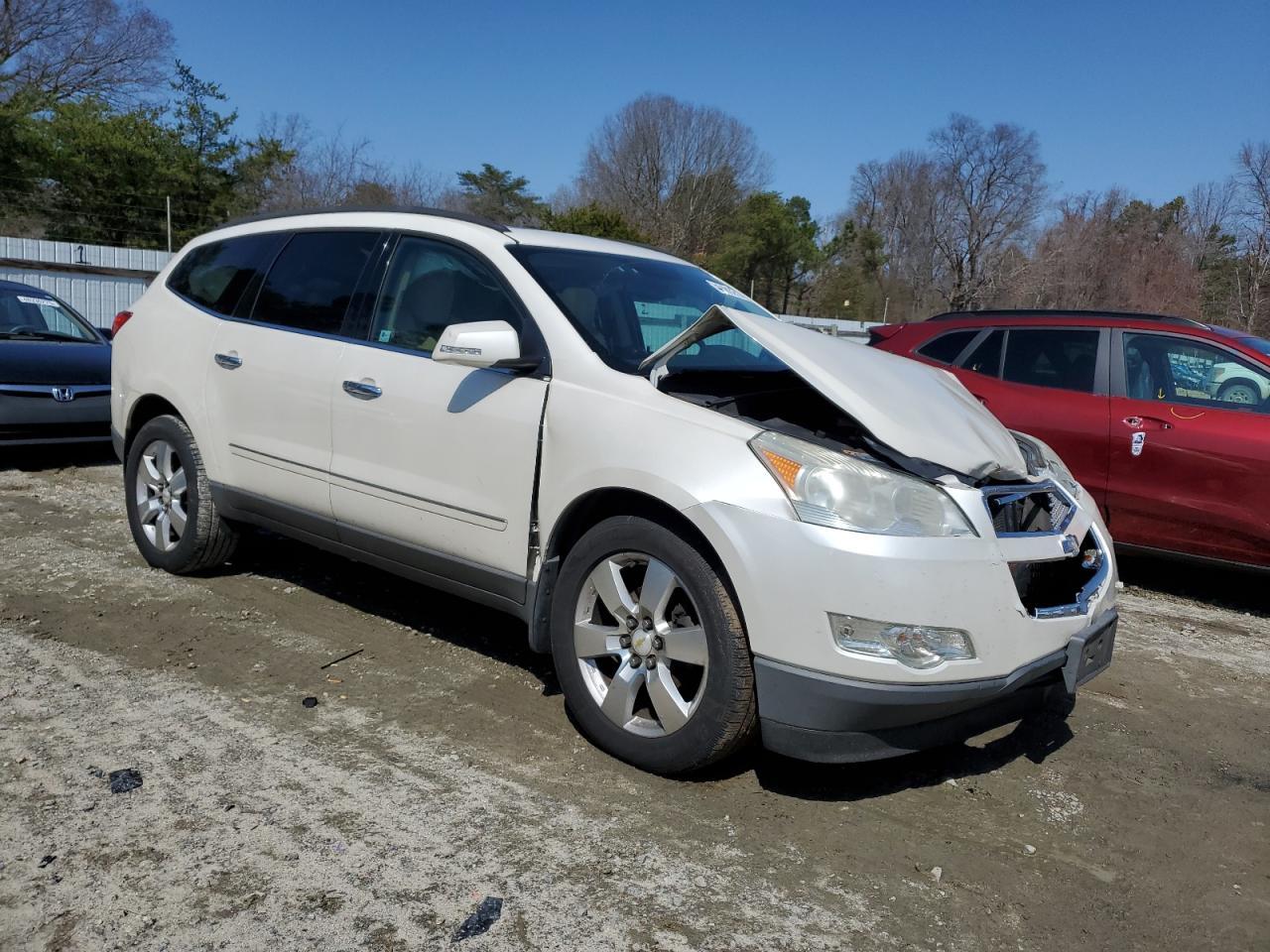 2011 CHEVROLET TRAVERSE L - Фото 4