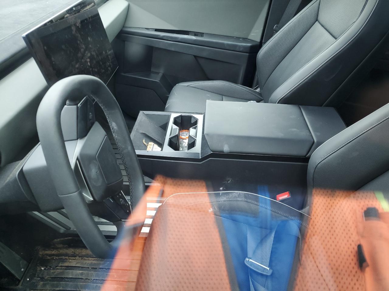 2024 TESLA CYBERTRUCK - Image 7
