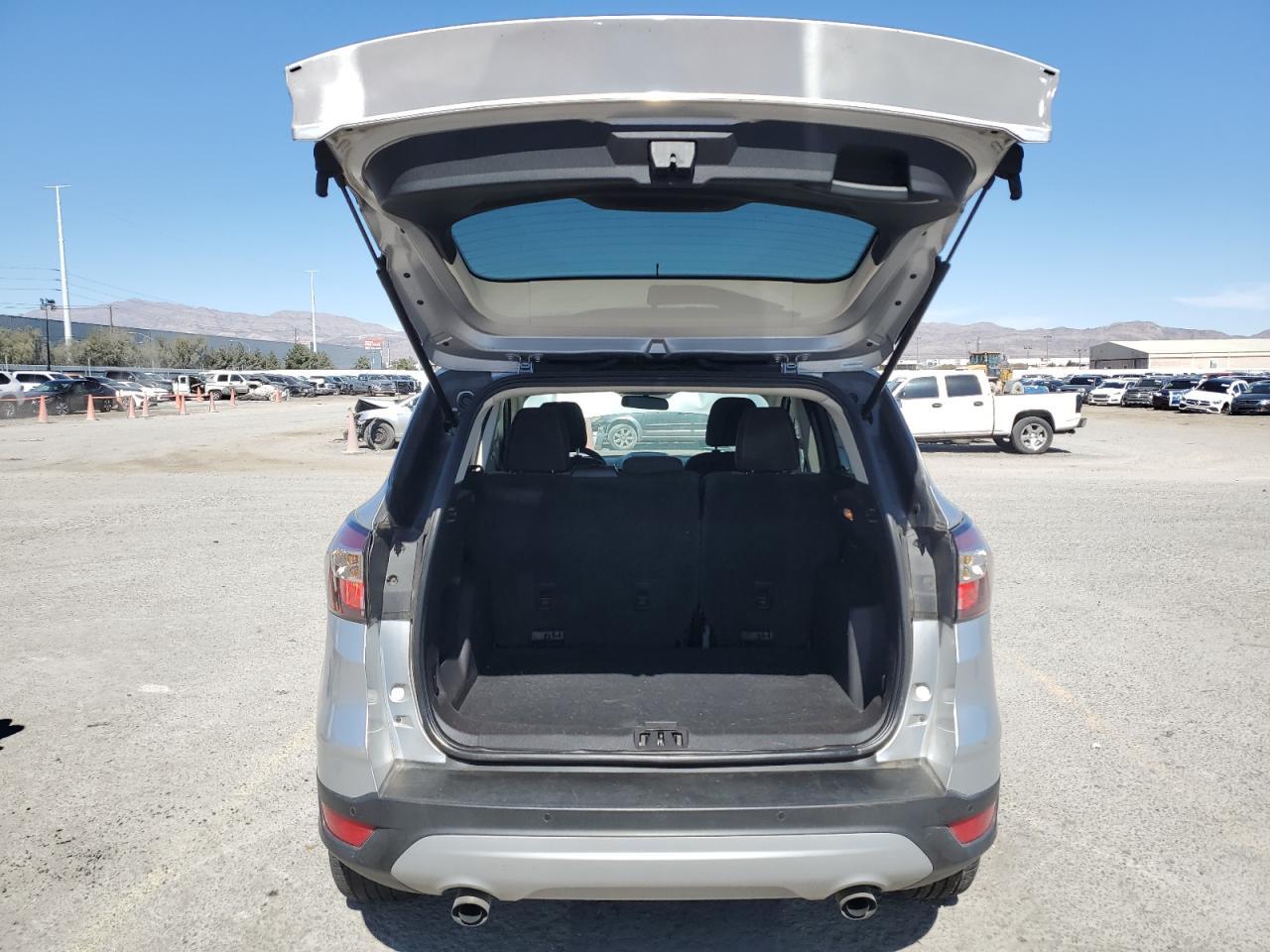 2017 FORD ESCAPE SE - Фото 6