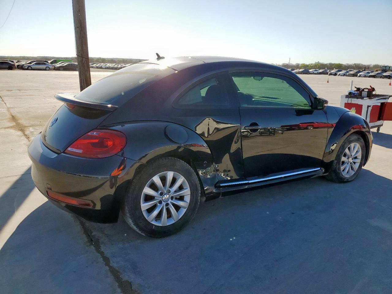 2019 VOLKSWAGEN BEETLE S - Image 3