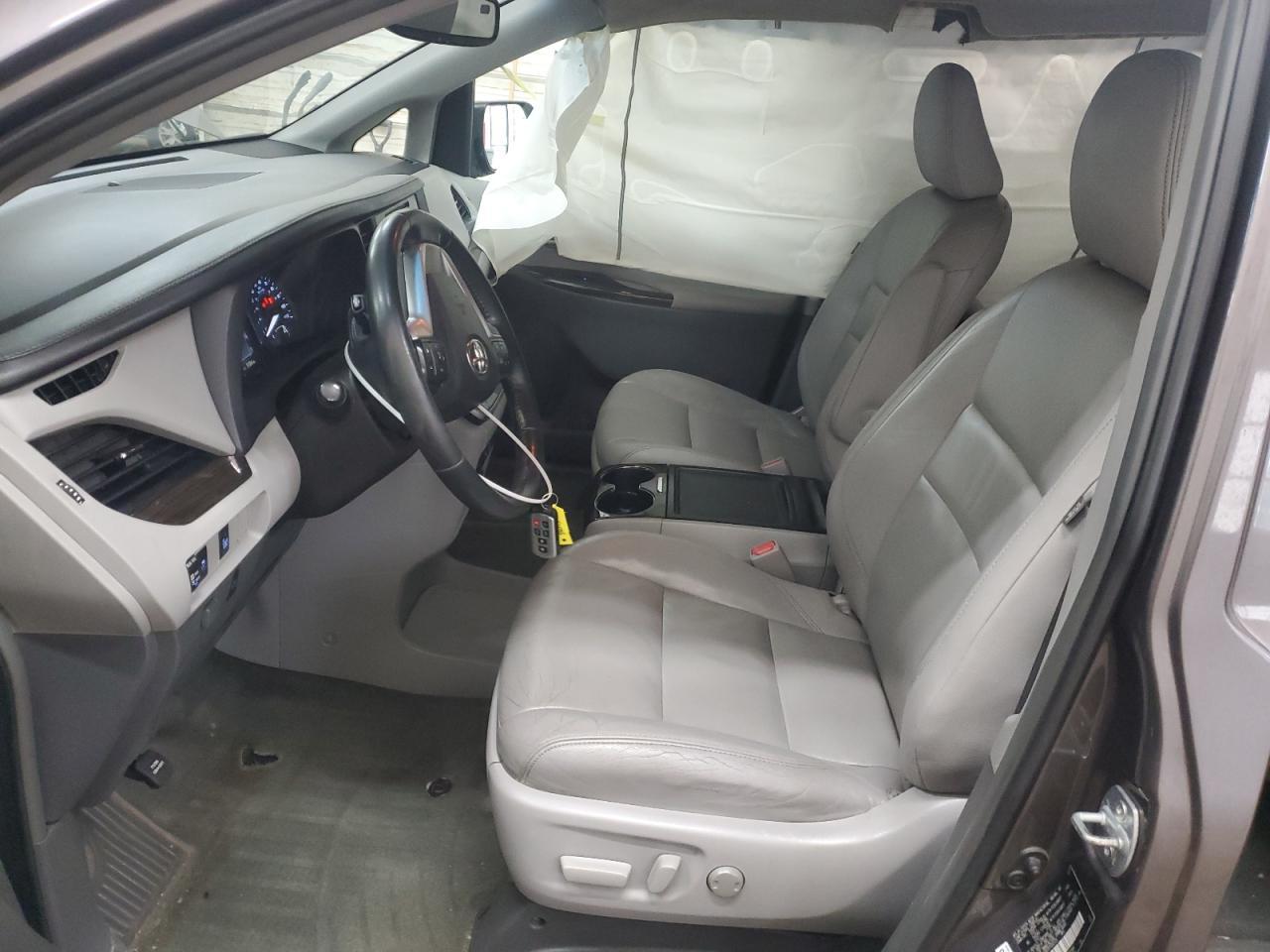 2015 TOYOTA SIENNA XLE - Фото 7