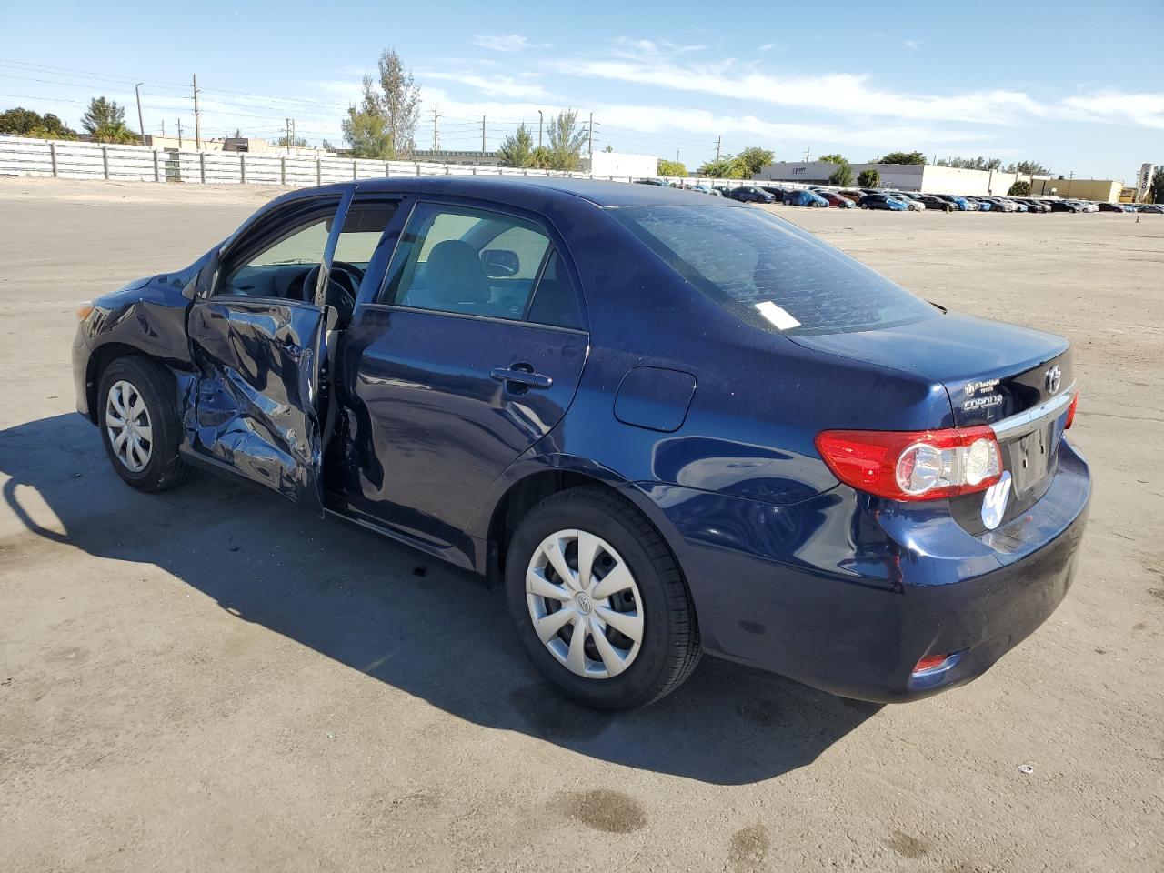 2013 TOYOTA COROLLA BA - Фото 2