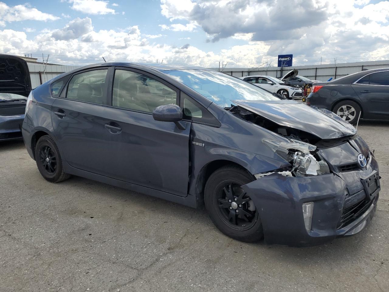 2015 TOYOTA PRIUS - Image 4