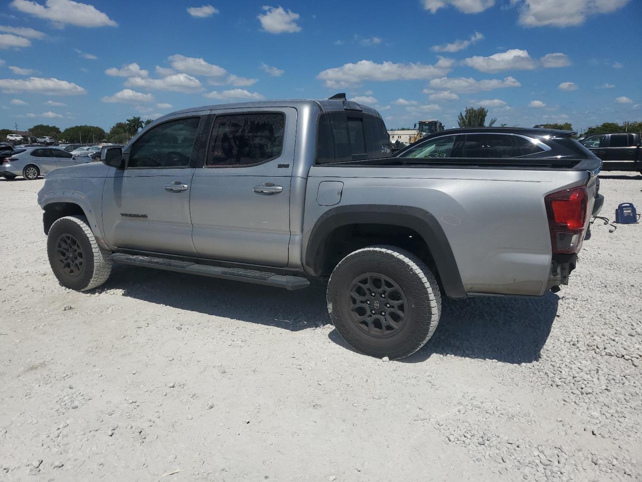 2019 TOYOTA TACOMA DOU - Фото 2