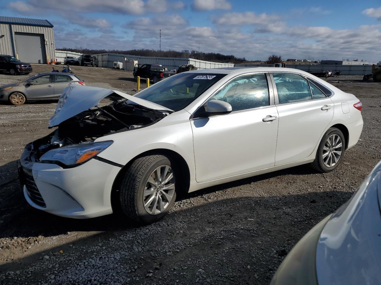 2016 TOYOTA CAMRY LE