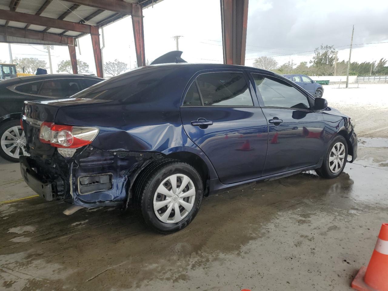 2013 TOYOTA COROLLA BA - Фото 3