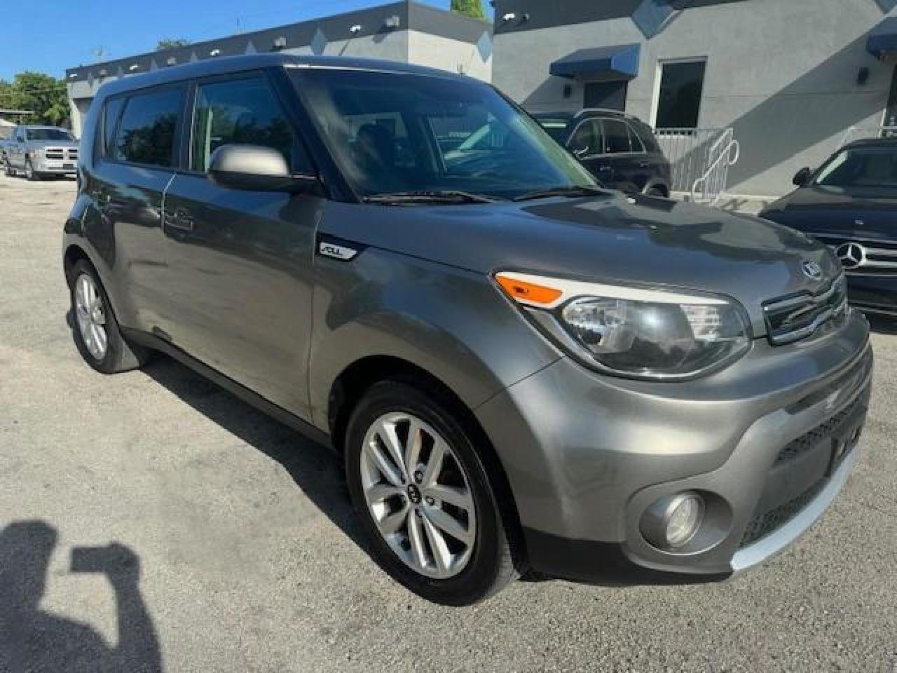 2017 KIA SOUL + - Image 4