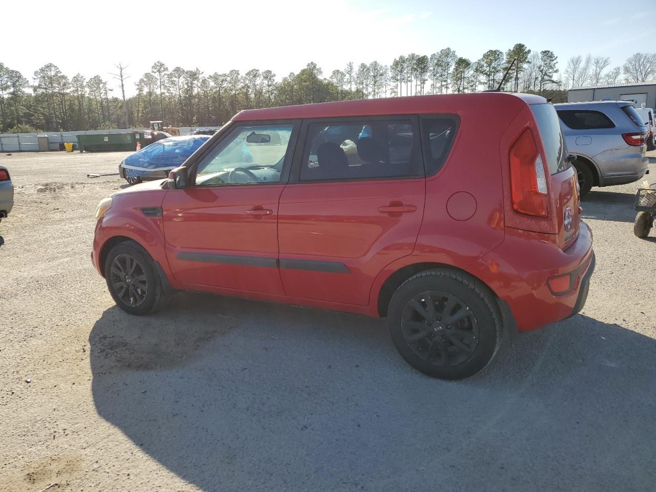 2013 KIA SOUL + - Image 2