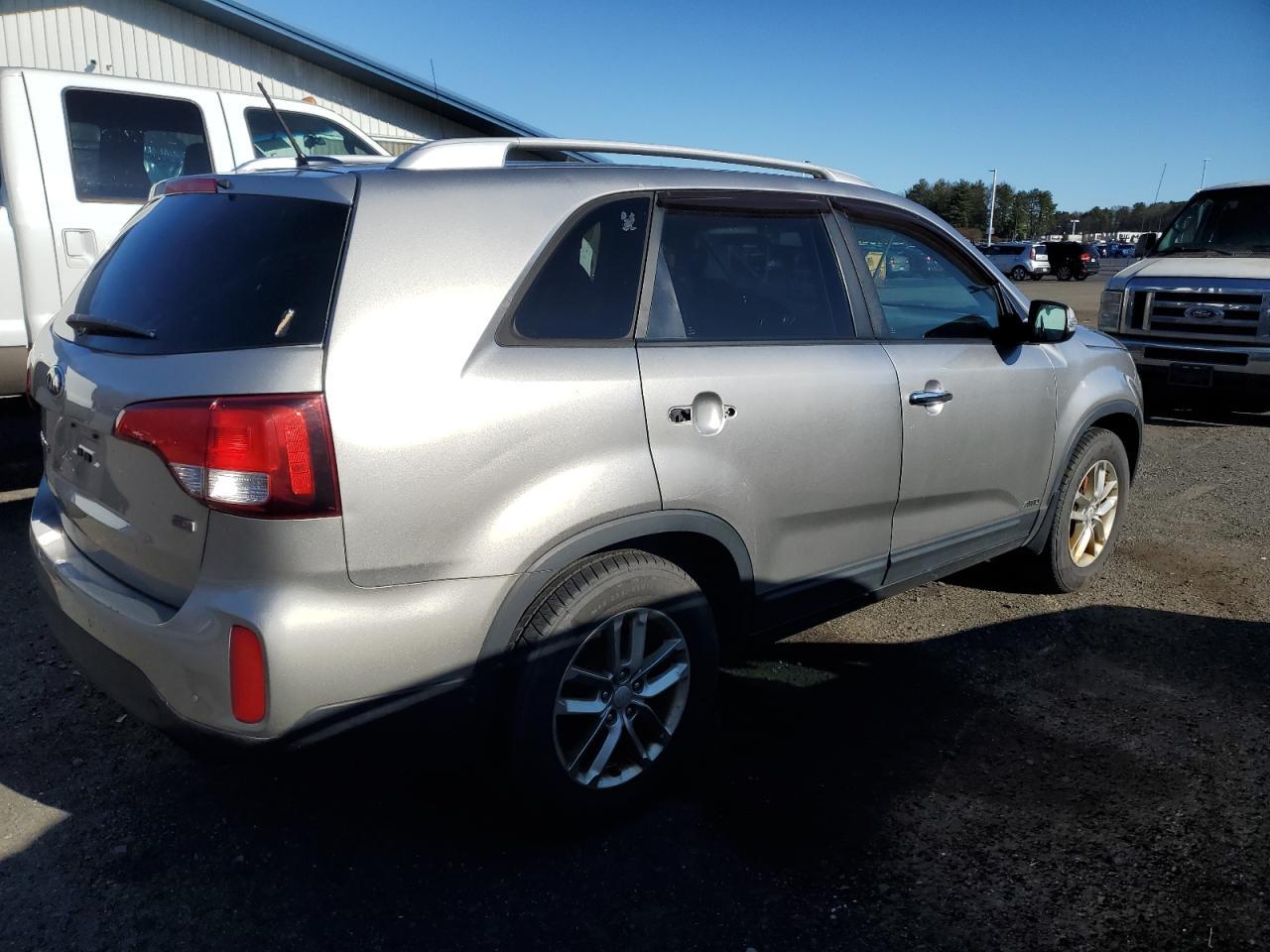2014 KIA SORENTO LX - Image 3