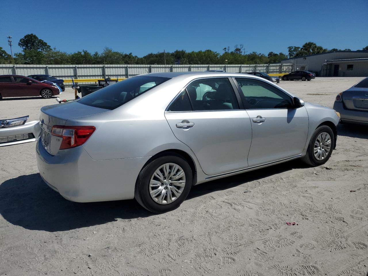 2014 TOYOTA CAMRY L - Image 3
