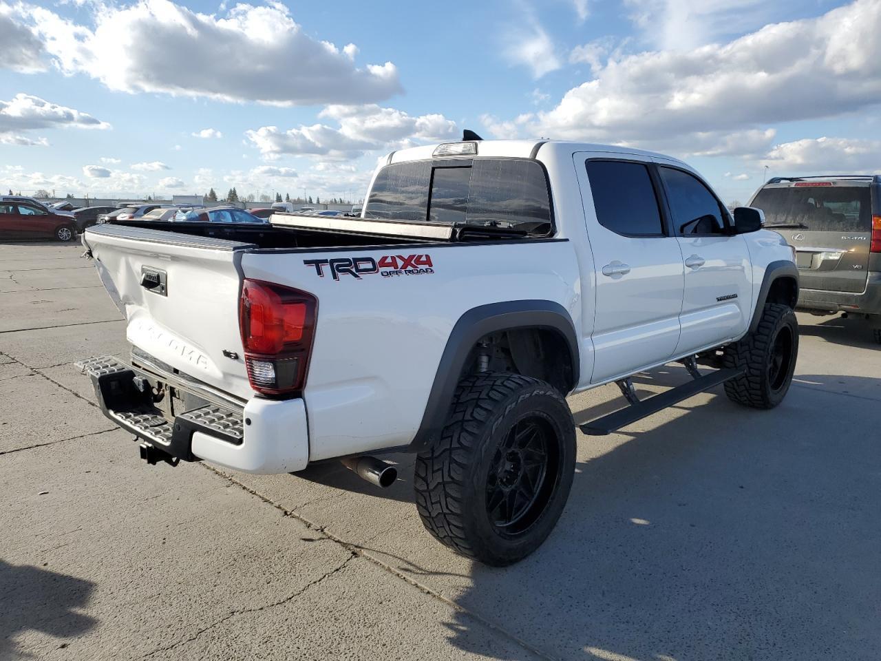 2019 TOYOTA TACOMA DOU - Фото 3