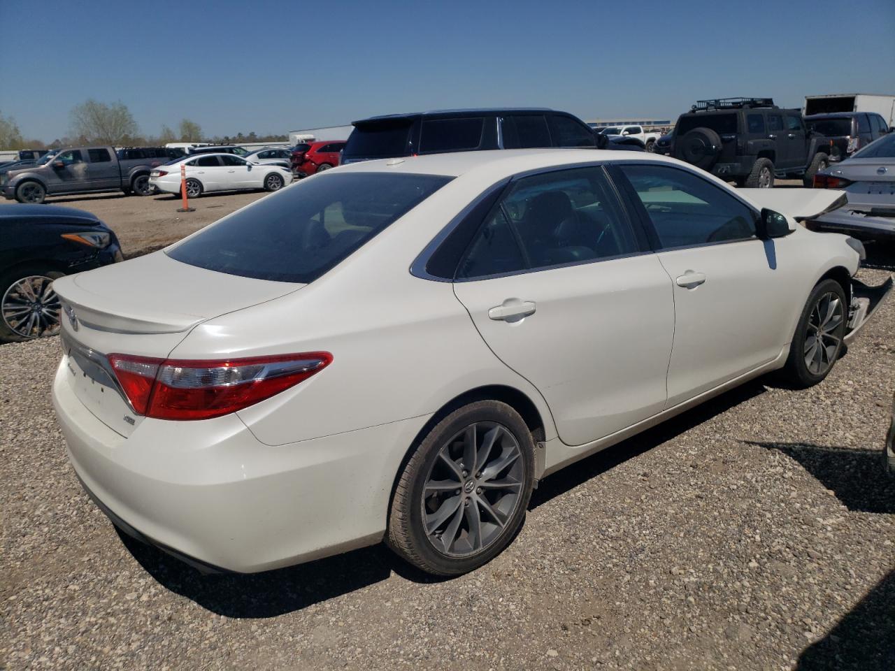 2016 TOYOTA CAMRY LE - Image 3