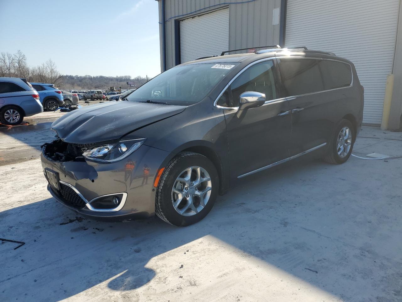 2017 CHRYSLER PACIFICA L