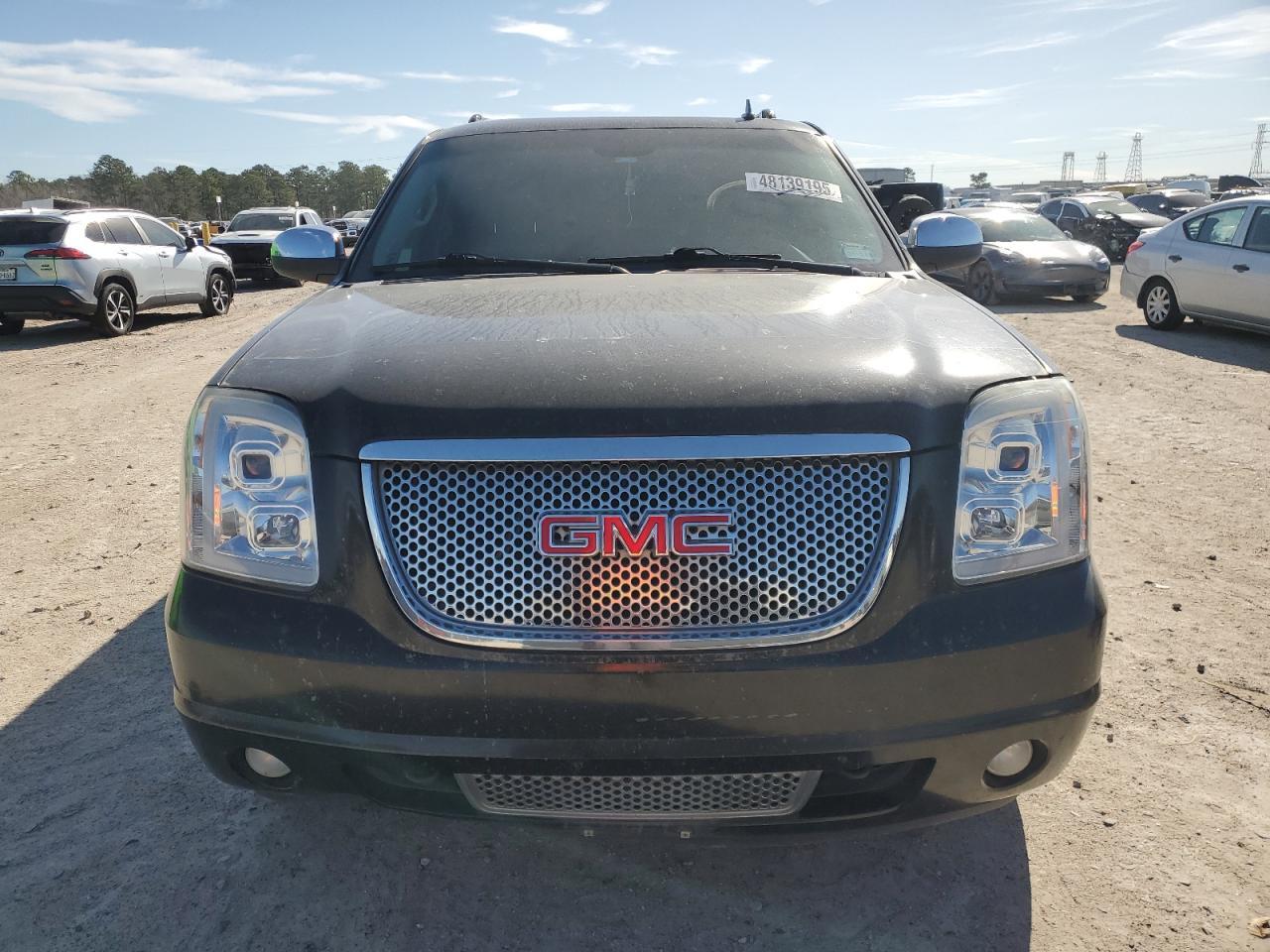 2012 GMC YUKON XL D - Image 5