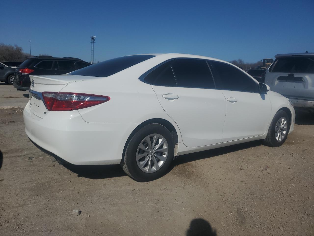 2015 TOYOTA CAMRY LE - Фото 3