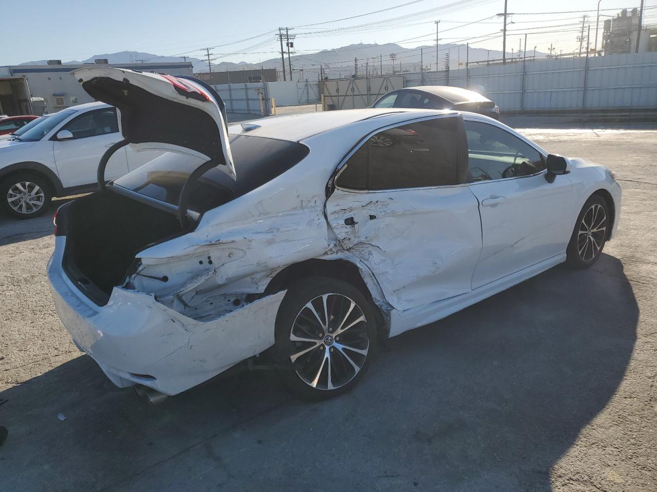 2018 TOYOTA CAMRY L - Фото 3