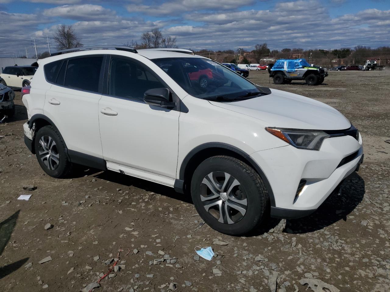 2017 TOYOTA RAV4 LE - Фото 4