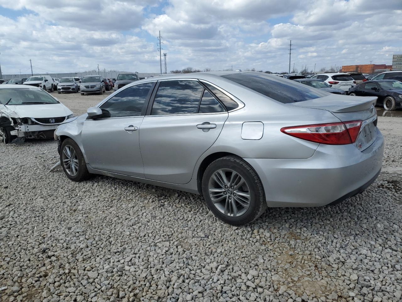 2015 TOYOTA CAMRY LE - Фото 2