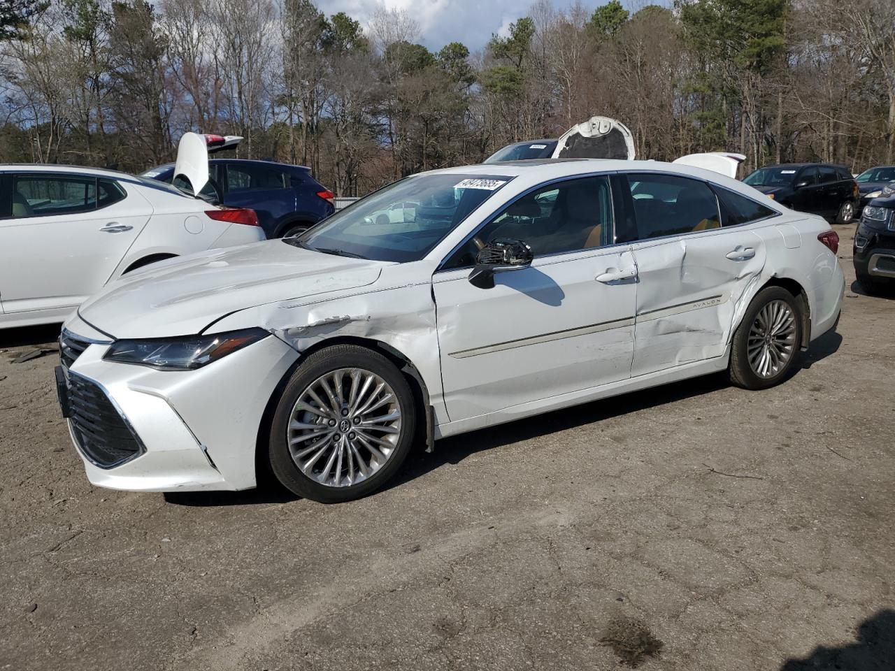 2019 TOYOTA AVALON XLE