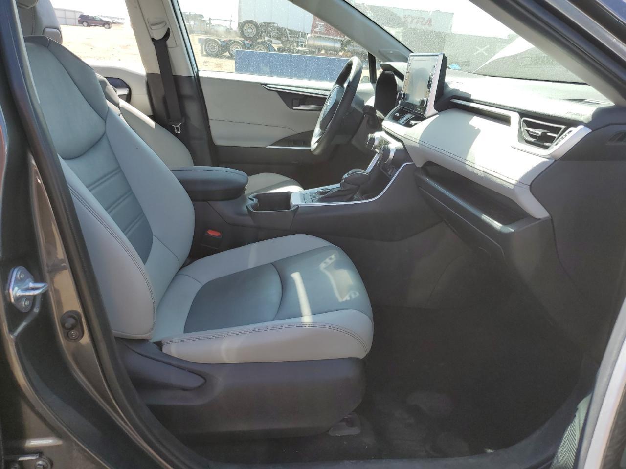 2022 TOYOTA RAV4 XLE P - Image 7
