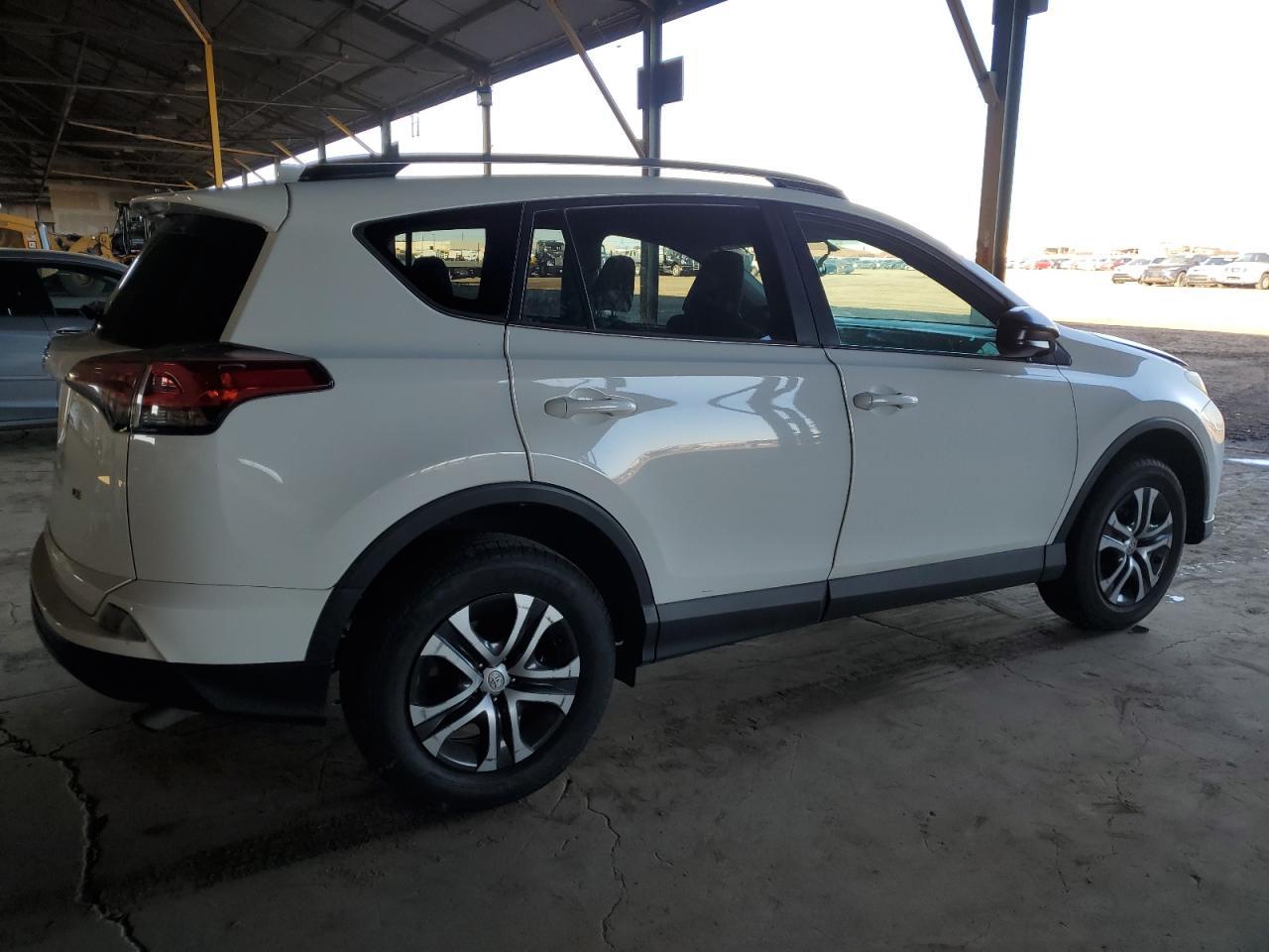 2016 TOYOTA RAV4 LE - Фото 3