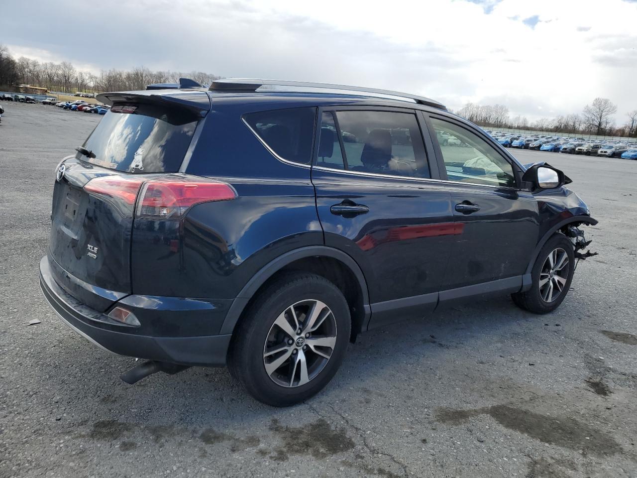 2017 TOYOTA RAV4 XLE - Фото 3
