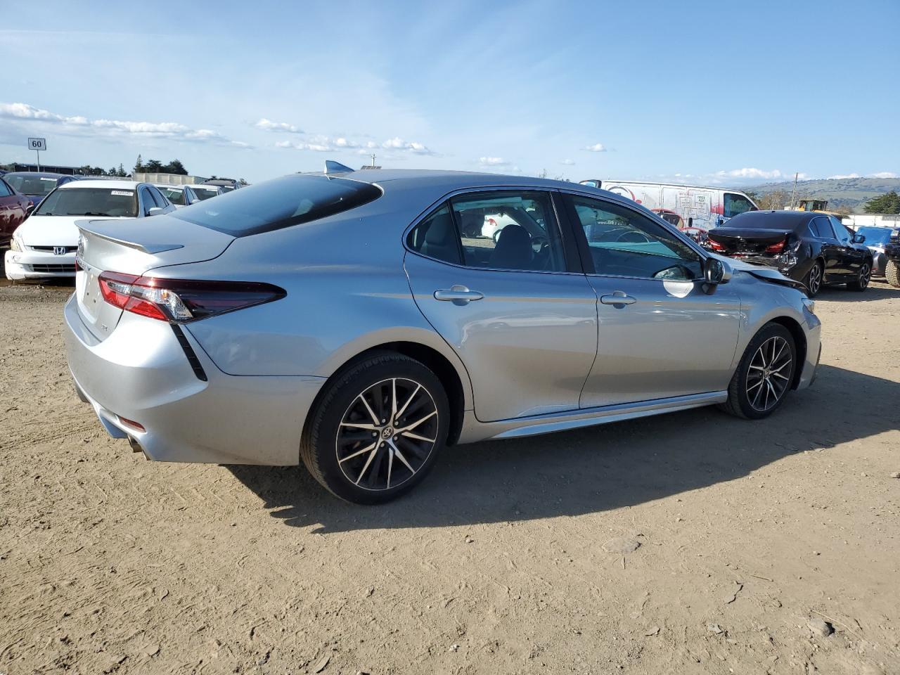 2021 TOYOTA CAMRY SE - Image 3