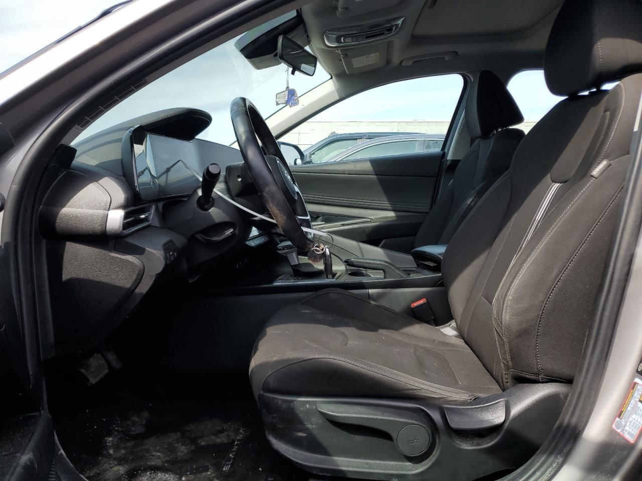 2023 HYUNDAI ELANTRA SE - Фото 7